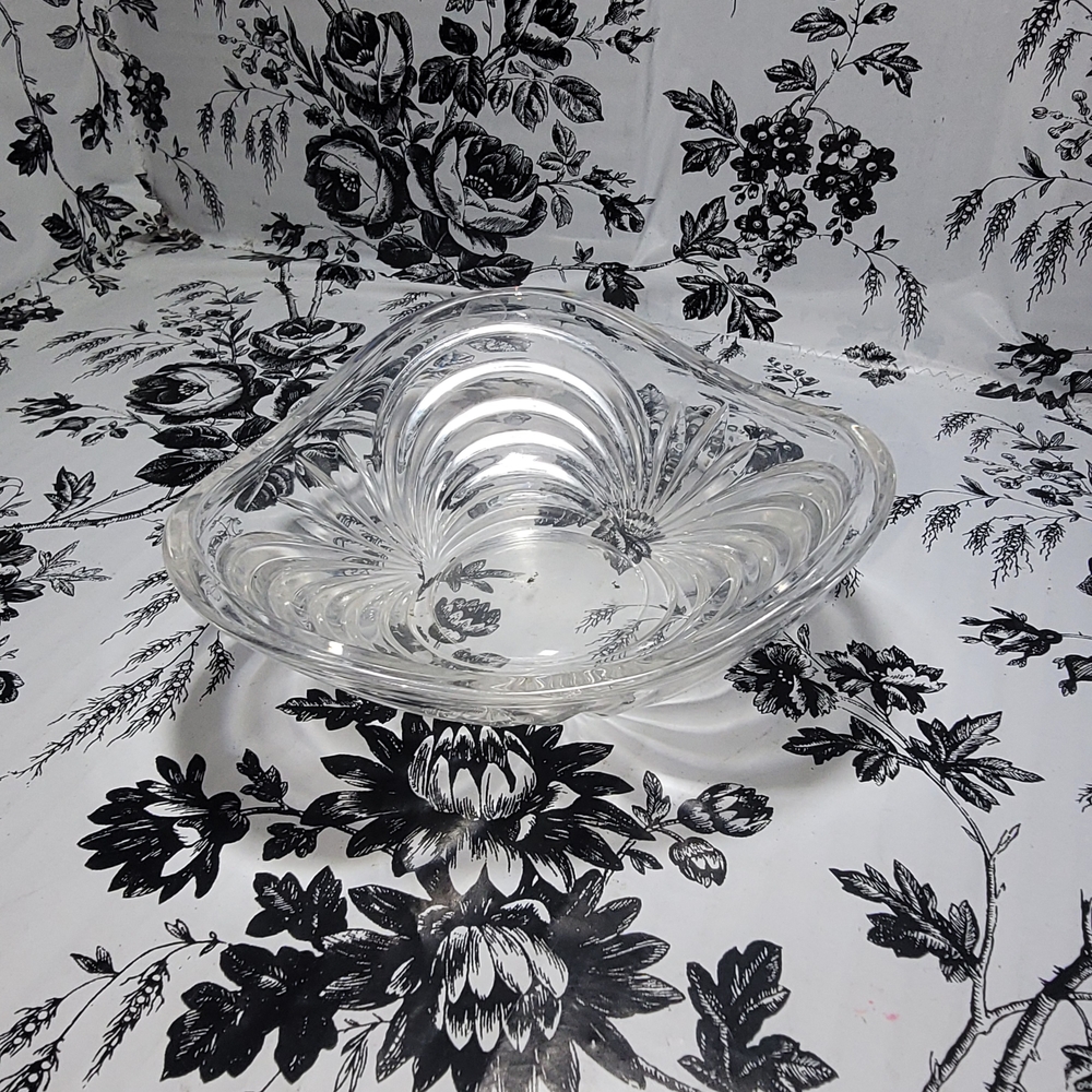 Elegant Clear Glass Ash Tray